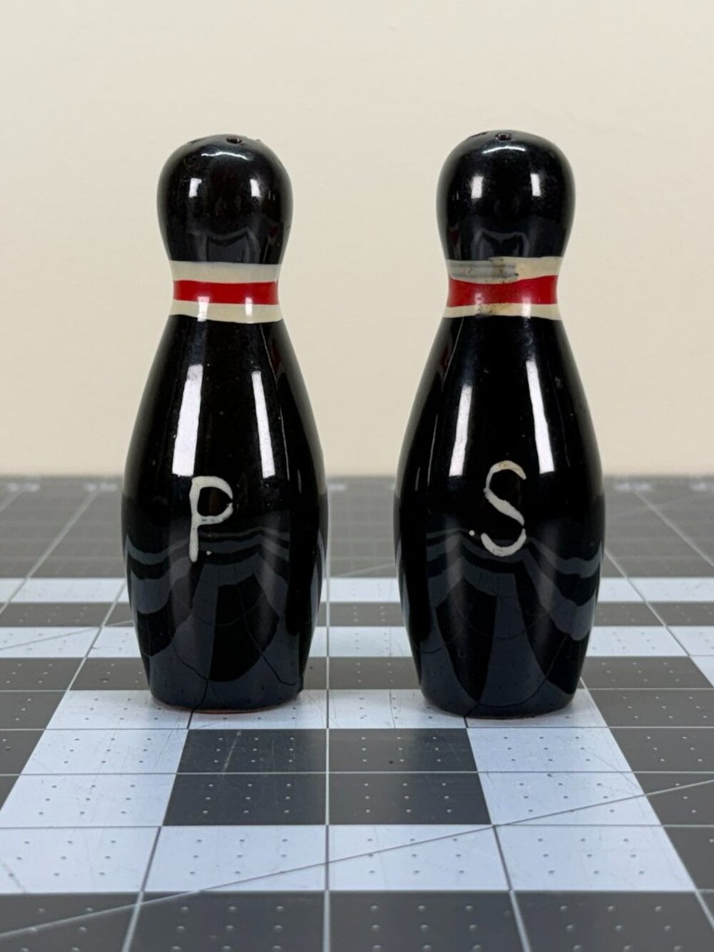Vintage 1950s Ceramic Bowling Pin Salt & Pepper Shaker Set Black Japan